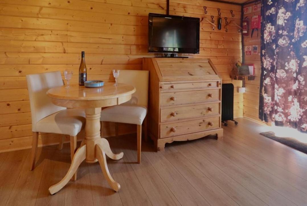 Country Bumpkin - Romantic Couples Stay In Oakhill Cabin Bagian luar foto